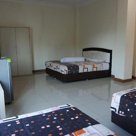 Hotel Sulawesi Gorontalo Surabaya Luaran gambar
