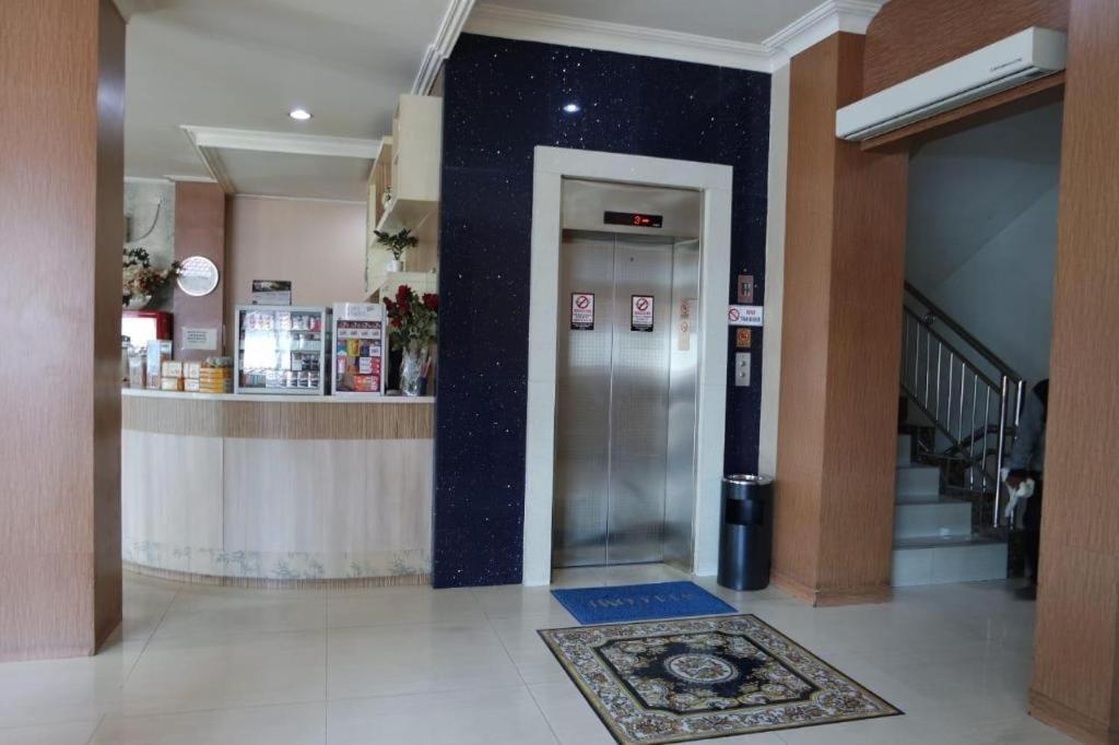 Hotel Sulawesi Gorontalo Surabaya Luaran gambar